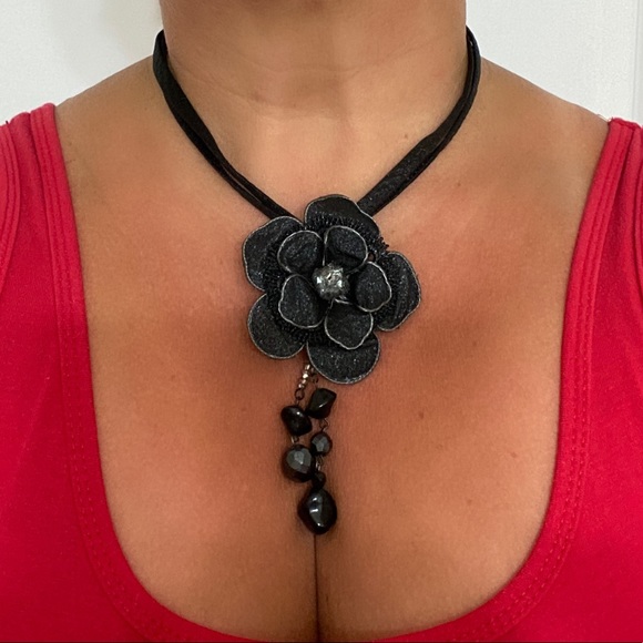 Italian crystal flower necklace - Picture 1 of 8